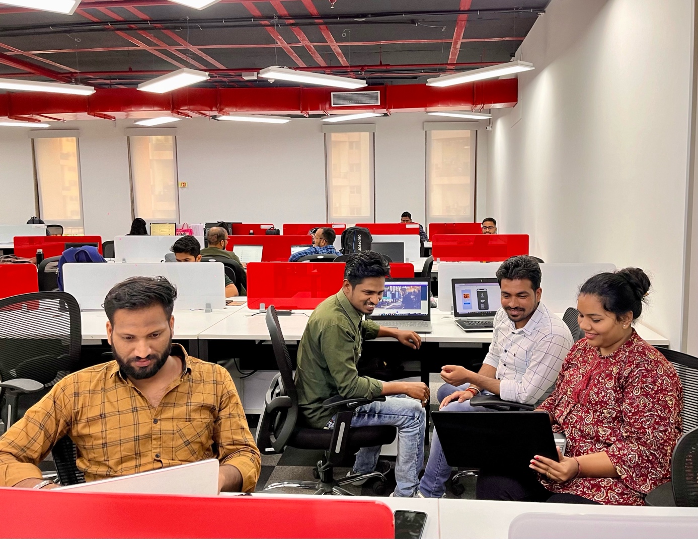 Her er noen av våre medarbeidere i Pune.